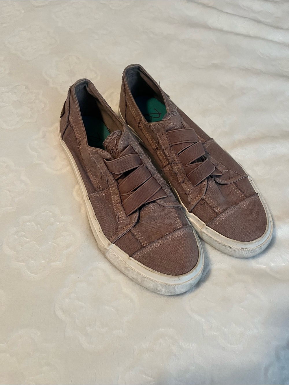 Women's blowfish toadstool purple slip on sneakers sz 9